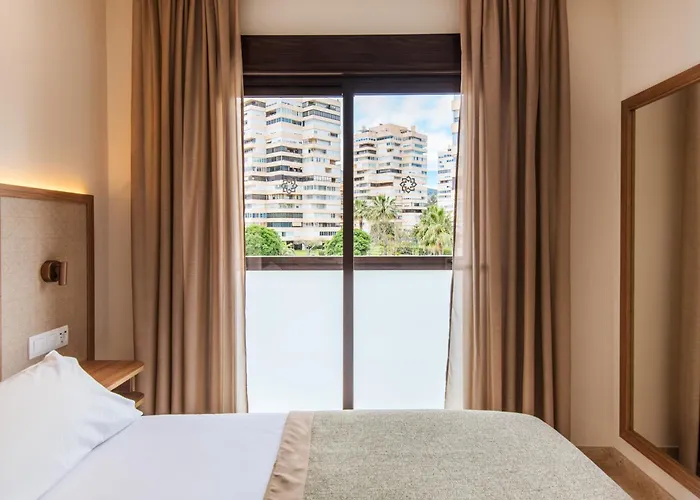 Готель Tarik Торремолінос